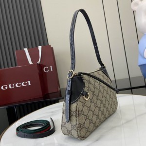GG Emblem small shoulder bag W24.5cm x H16cm x D5cm Bags
