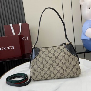 GG Emblem small shoulder bag W24.5cm x H16cm x D5cm Bags