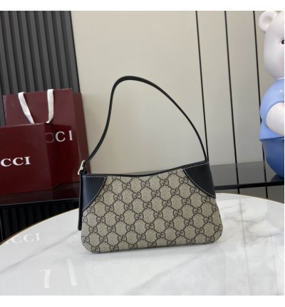 GG Emblem super mini shoulder bag W19-23cm x H13cm x D2cm