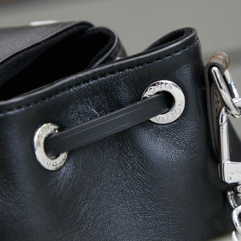 Lv Montsouris Vibe PM M12587 28 x 30 x 18 cm 