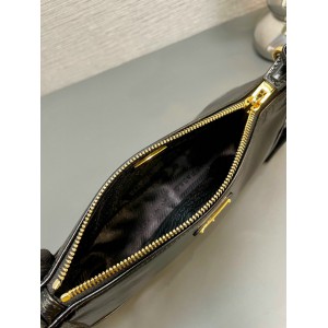 Prada Re-Edition 2002 patent leather shoulder bag 23.5x10x5cm Bags