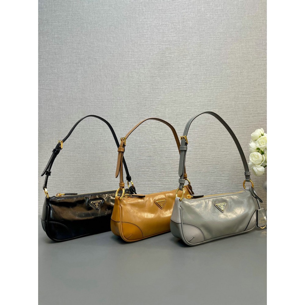 Prada Re-Edition 2002 patent leather shoulder bag 23.5x10x5cm Bags