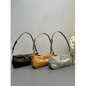 Prada Re-Edition 2002 patent leather shoulder bag 23.5x10x5cm Bags