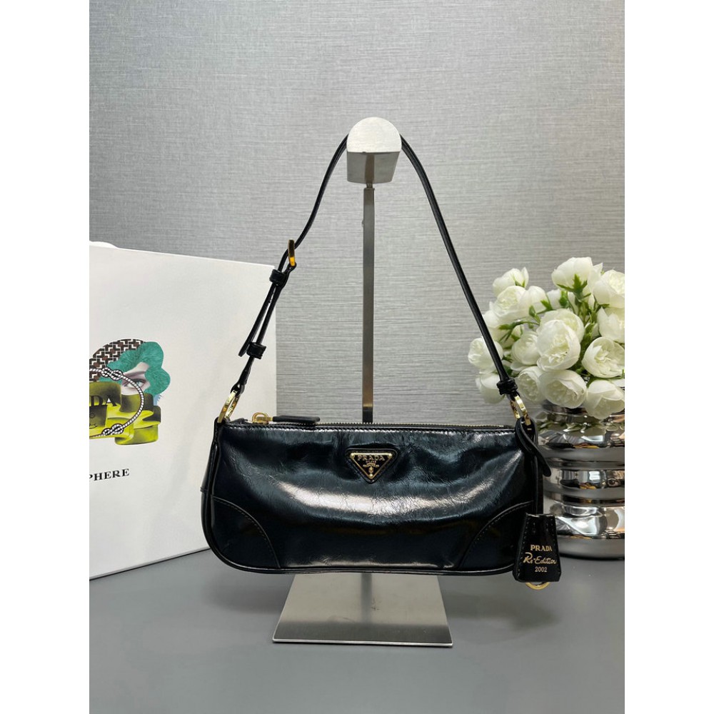 Prada Re-Edition 2002 patent leather shoulder bag 23.5x10x5cm Bags