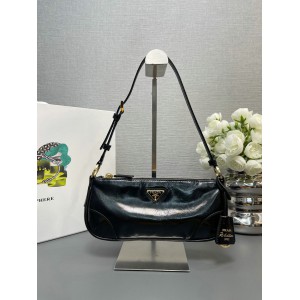 Prada Re-Edition 2002 patent leather shoulder bag 23.5x10x5cm Bags