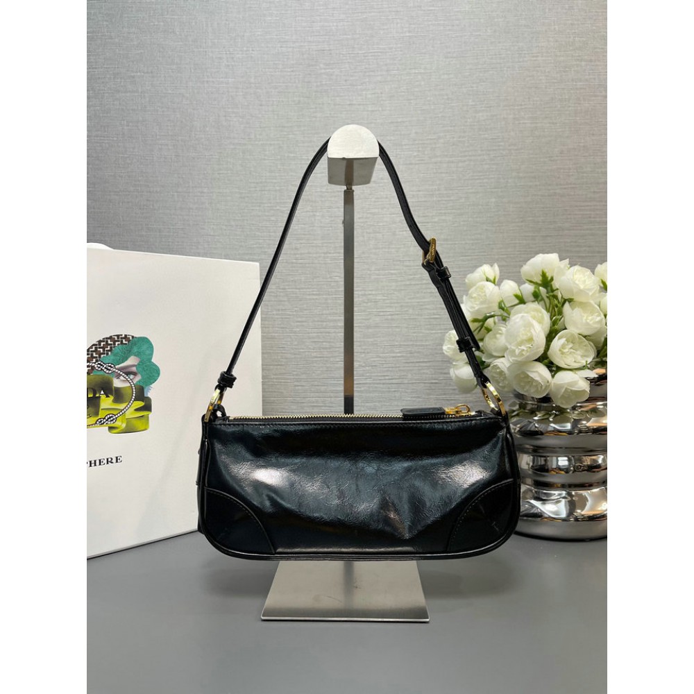 Prada Re-Edition 2002 patent leather shoulder bag 23.5x10x5cm Bags