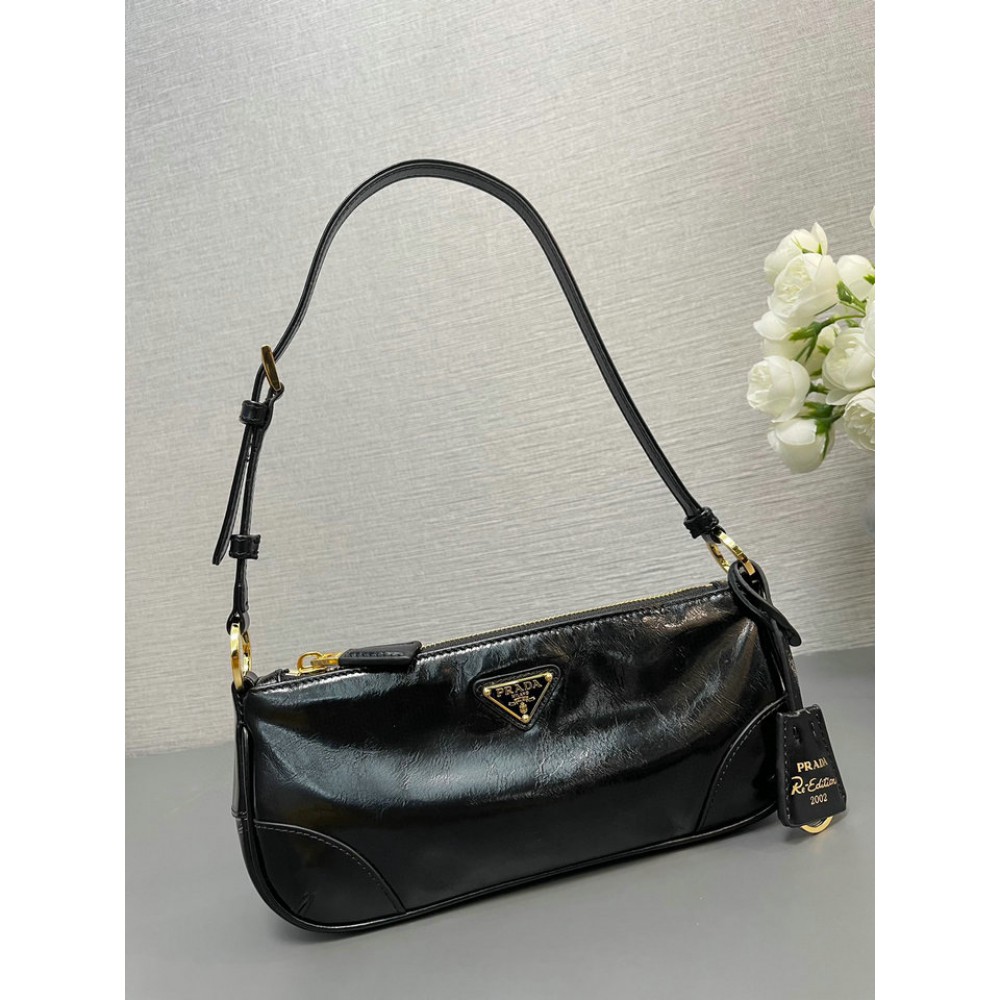 Prada Re-Edition 2002 patent leather shoulder bag 23.5x10x5cm Bags