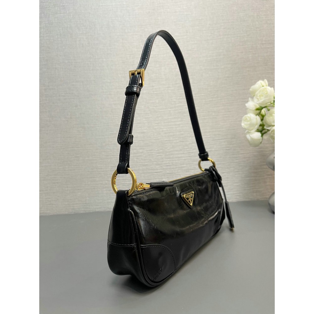 Prada Re-Edition 2002 patent leather shoulder bag 23.5x10x5cm Bags