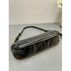 Prada Re-Edition 2002 patent leather shoulder bag 23.5x10x5cm Bags