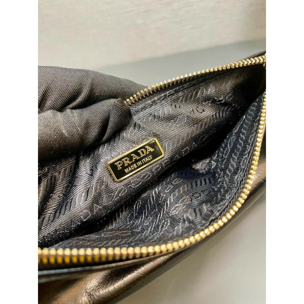 Prada Re-Edition 2002 patent leather shoulder bag 23.5x10x5cm Bags