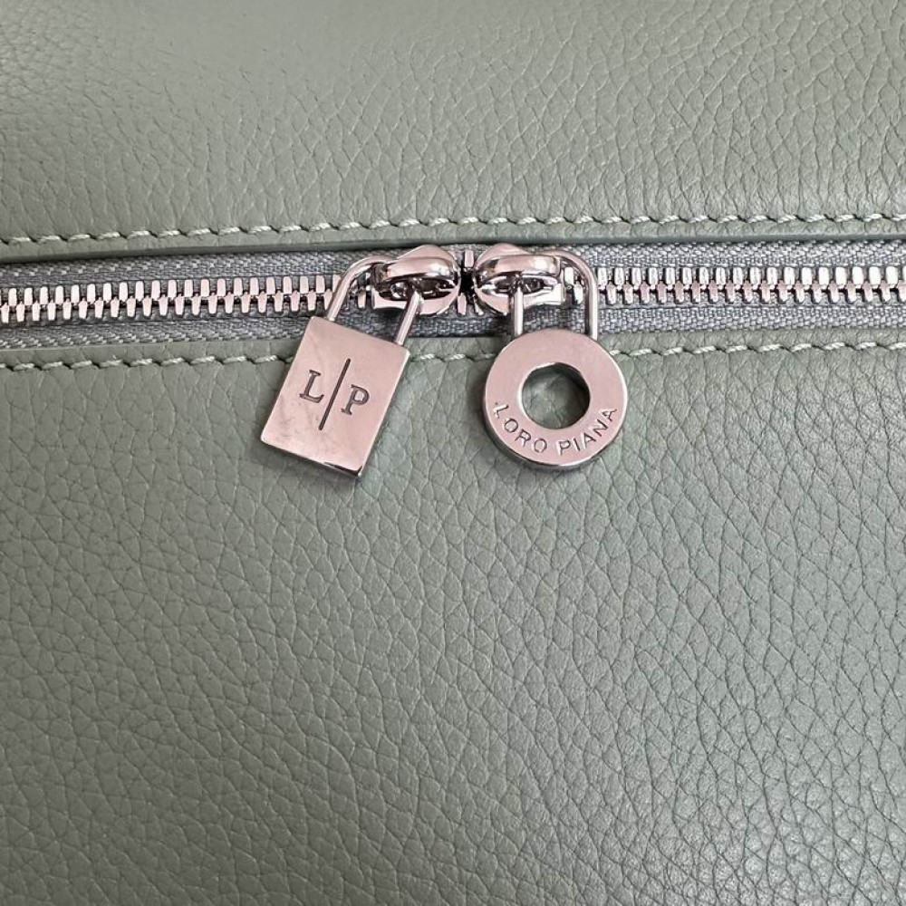 Loro Piana Extra Pocket L27 27x10x16cm 