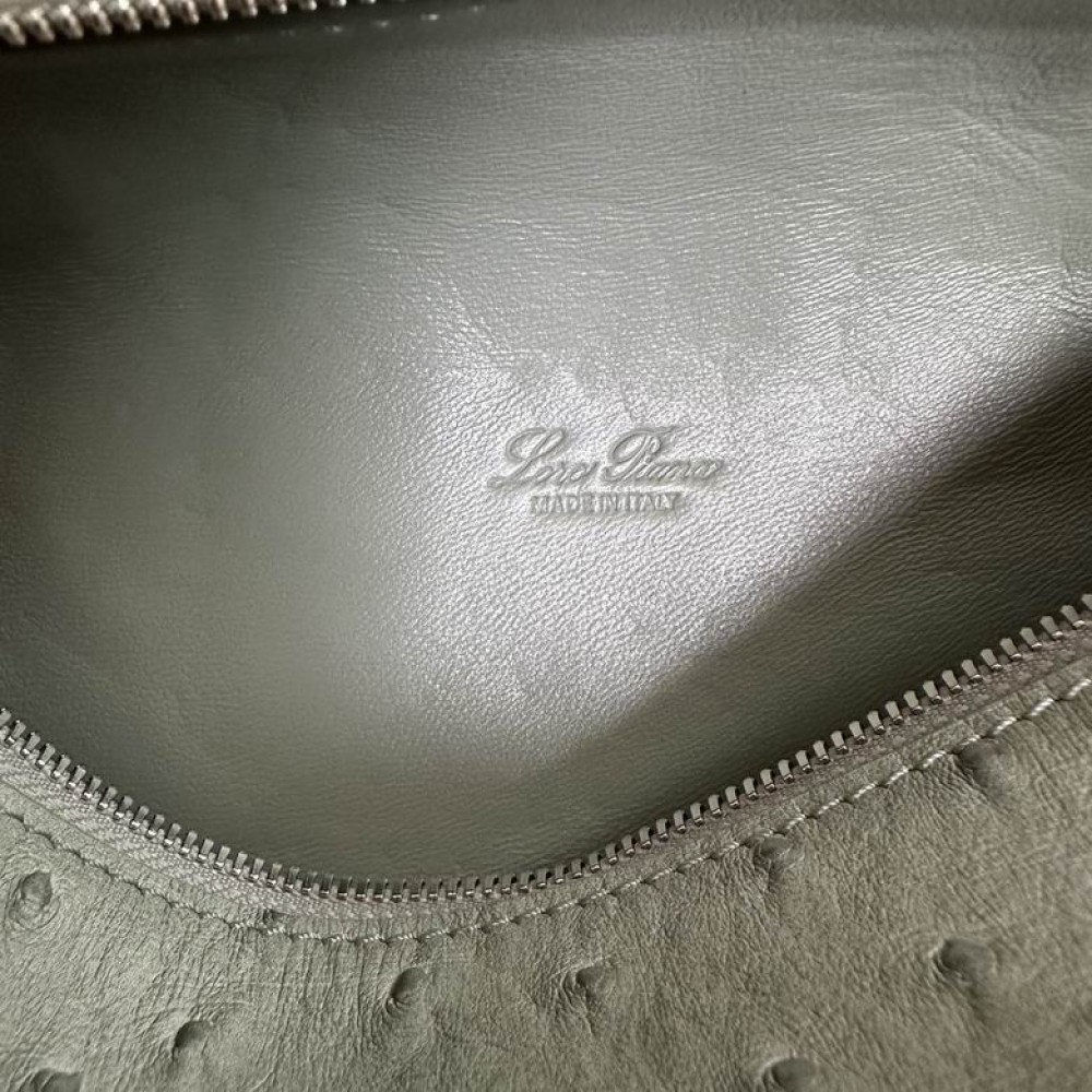 Loro Piana Extra Pocket L19 11 x 19 x 6,5 cm ostrich leather 