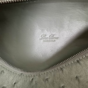 Loro Piana Extra Pocket L19 11 x 19 x 6,5 cm ostrich leather 