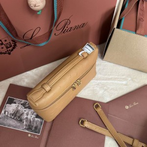 Loro Piana Extra Pocket L19 11 x 19 x 6,5 cm ostrich leather 