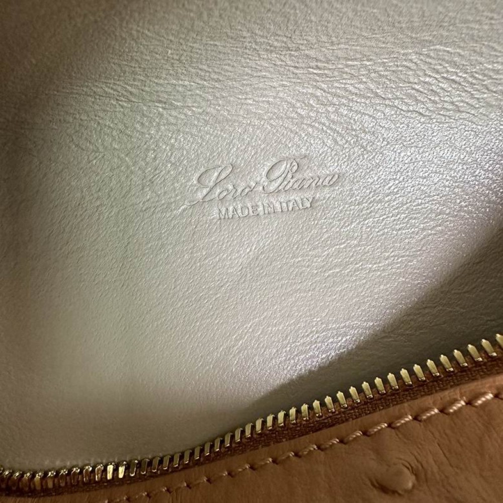 Loro Piana Extra Pocket L19 11 x 19 x 6,5 cm ostrich leather 