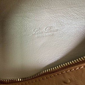 Loro Piana Extra Pocket L19 11 x 19 x 6,5 cm ostrich leather 