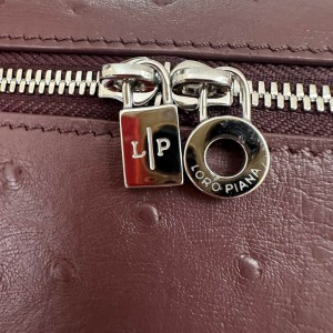 Loro Piana Extra Pocket L19 11 x 19 x 6,5 cm ostrich leather 