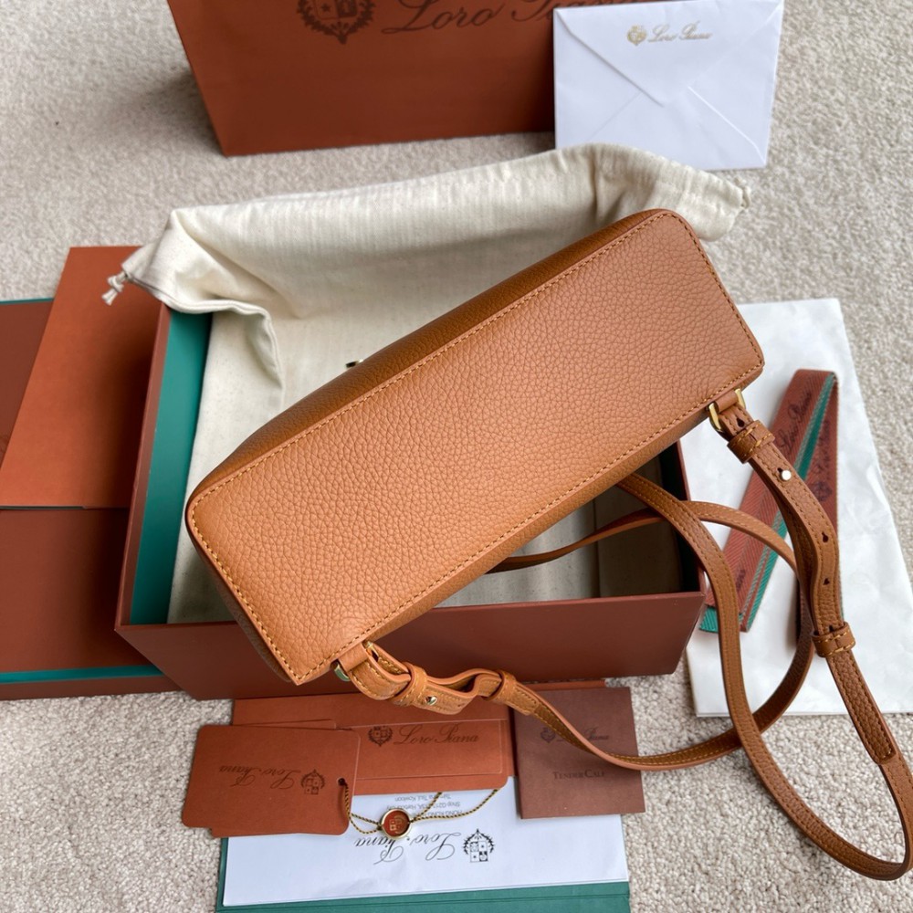 Loro Piana Extra Pocket backpack L23.5 23 x 21 x 8 cm 