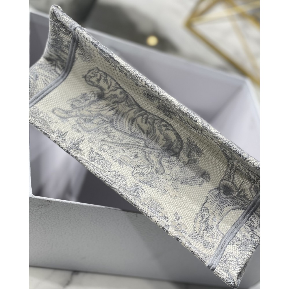 Dior Book Tote Small size 26.5 x 22 x 14 cm Bags