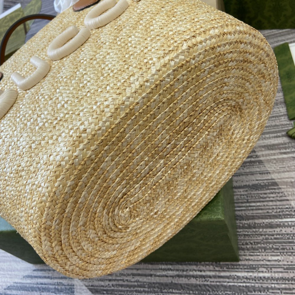 Gucci Medium straw tote with Gucci patch 779530 