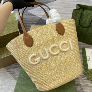 Gucci Medium straw tote with Gucci patch 779530 
