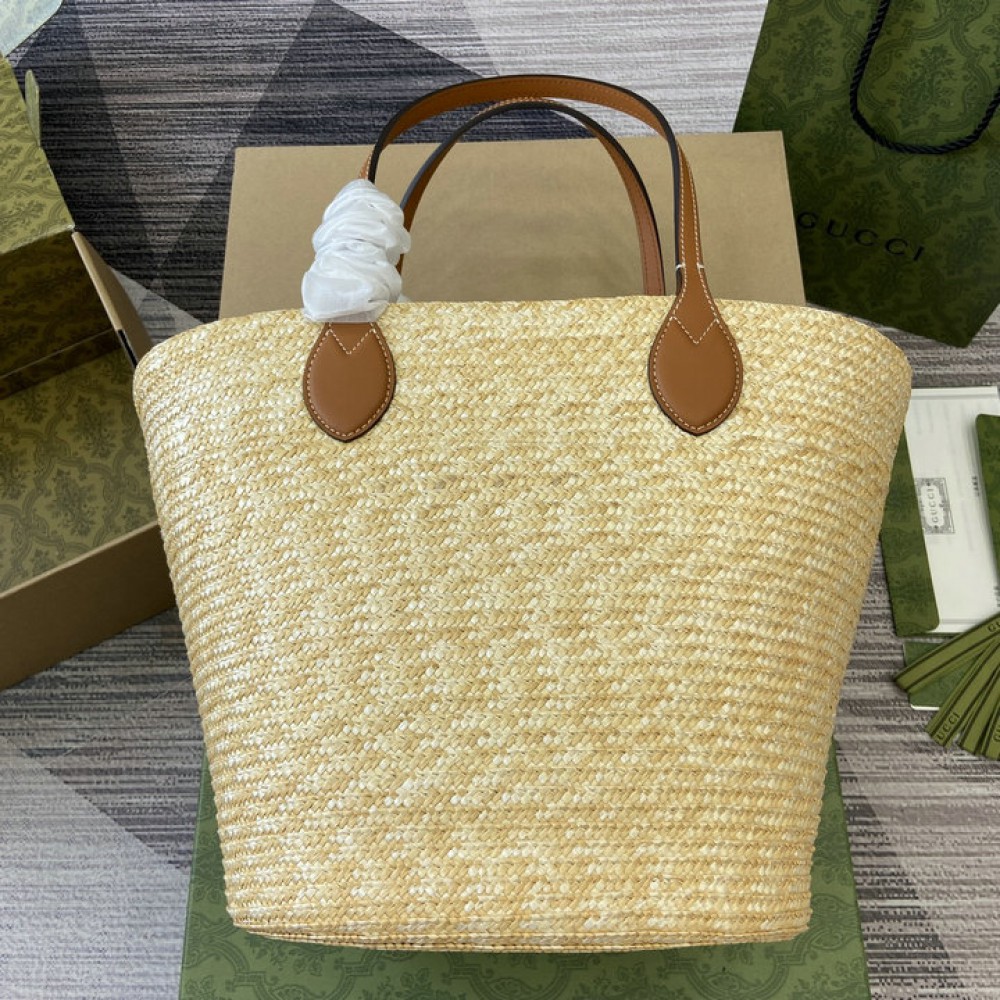 Gucci Medium straw tote with Gucci patch 779530 