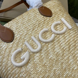 Gucci Medium straw tote with Gucci patch 779530 