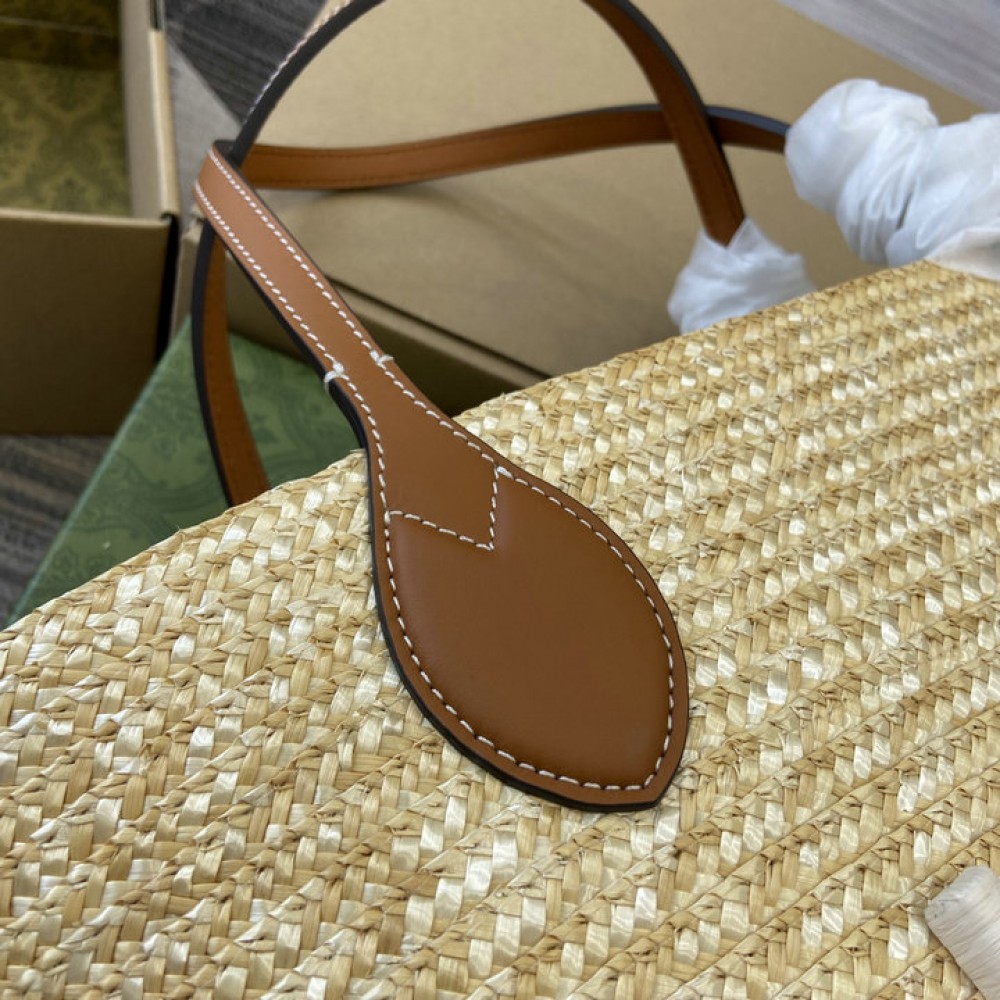 Gucci Medium straw tote with Gucci patch 779530 