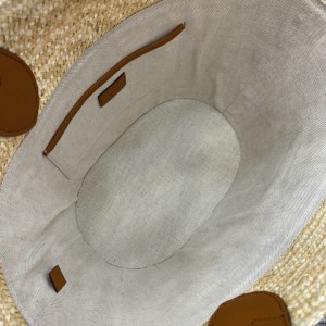 Gucci Medium straw tote with Gucci patch 779530 