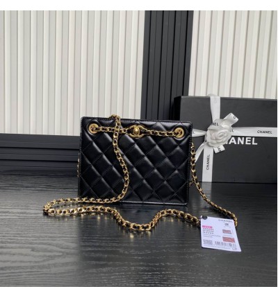 Chanel clutch bag shiny lambskin gold tone 21x16x7cm