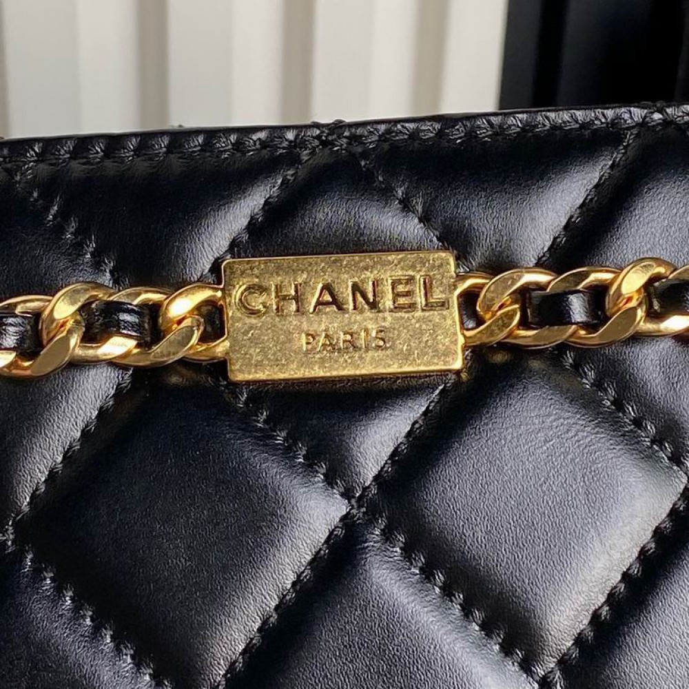 Chanel clutch bag shiny lambskin gold tone 21x16x7cm Bags