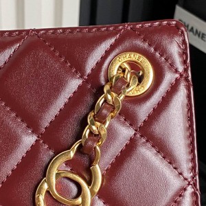 Chanel clutch bag shiny lambskin gold tone 21x16x7cm 