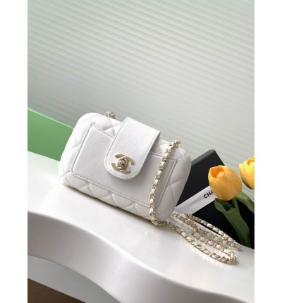 Chanel mini quilted lambskin crossbody bag 13x18x5cm