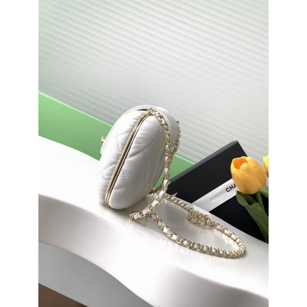 Chanel mini quilted lambskin crossbody bag 13x18x5cm Bags