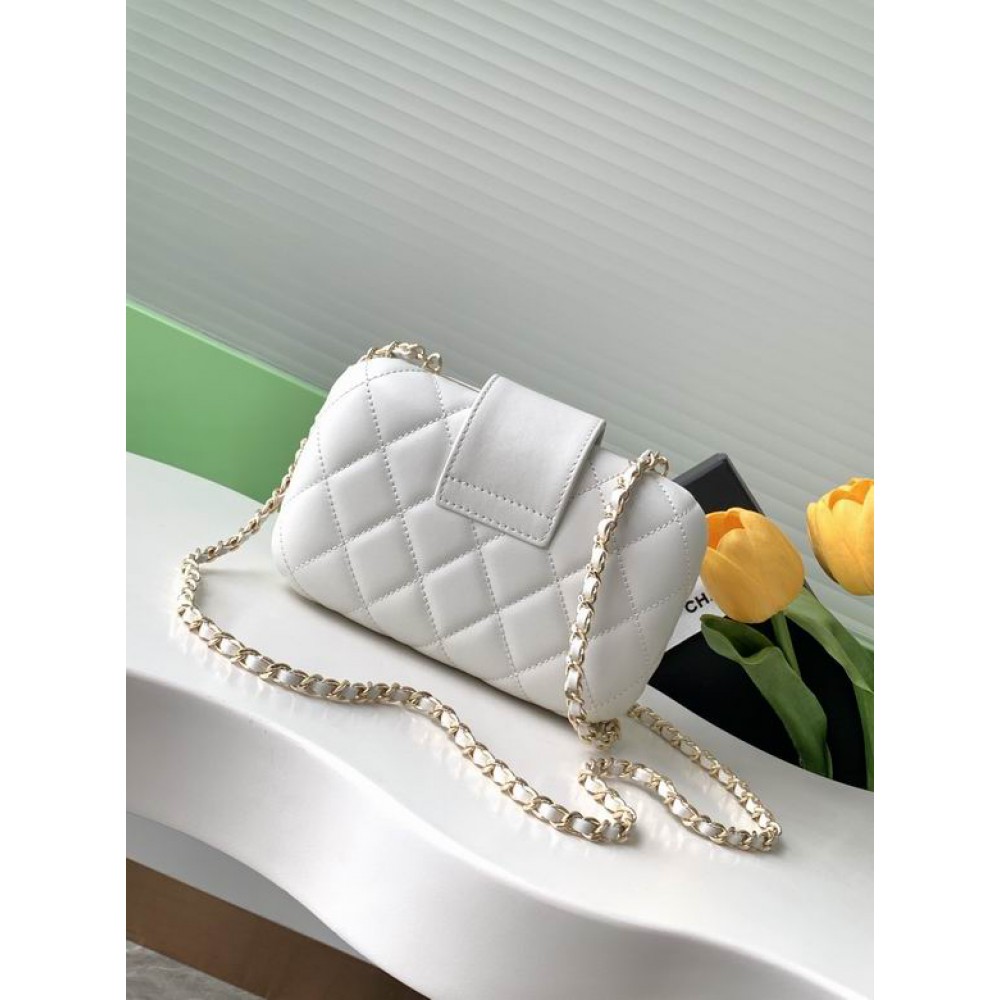 Chanel mini quilted lambskin crossbody bag 13x18x5cm Bags