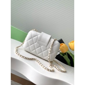 Chanel mini quilted lambskin crossbody bag 13x18x5cm Bags