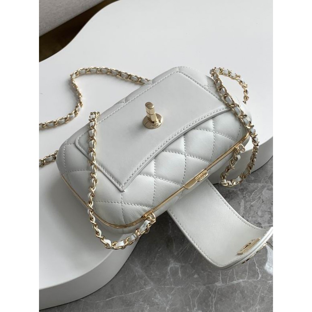 Chanel mini quilted lambskin crossbody bag 13x18x5cm Bags