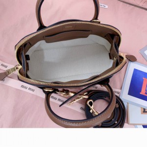 Miu Miu Aventure leather handbag 21x13.5x8cm Bags