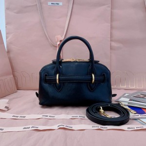 Miu Miu Aventure leather handbag 21x13.5x8cm Bags