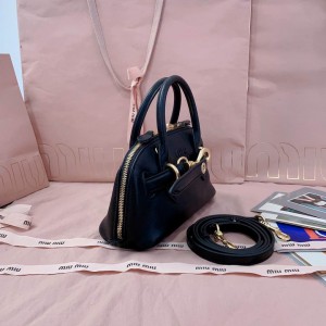 Miu Miu Aventure leather handbag 21x13.5x8cm Bags