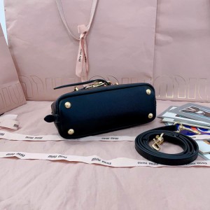 Miu Miu Aventure leather handbag 21x13.5x8cm Bags