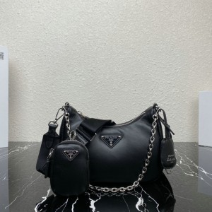 Prada re edition 2005 leather soft 22x18x6.5cm Prada shoulder bags