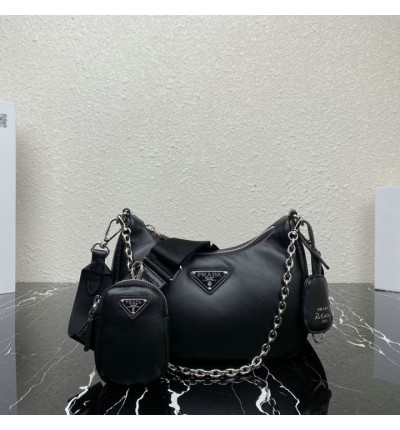 Prada re edition 2005 leather soft 22x18x6.5cm