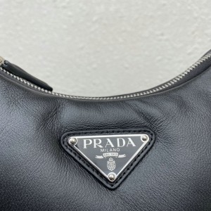Prada re edition 2005 leather soft 22x18x6.5cm Prada shoulder bags