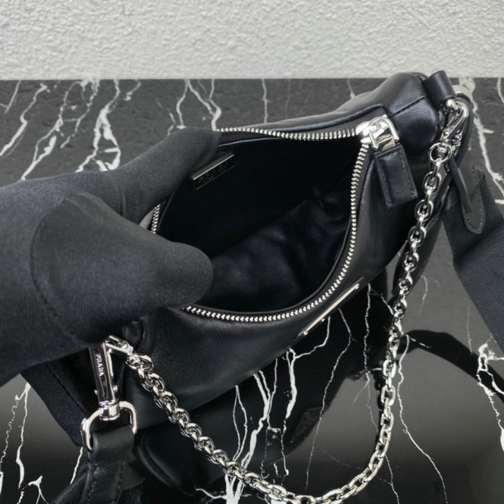 Prada re edition 2005 leather soft 22x18x6.5cm Prada shoulder bags