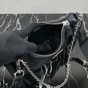 Prada re edition 2005 leather soft 22x18x6.5cm Prada shoulder bags