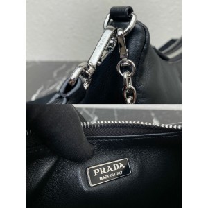 Prada re edition 2005 leather soft 22x18x6.5cm Prada shoulder bags