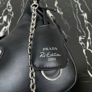 Prada re edition 2005 leather soft 22x18x6.5cm Prada shoulder bags