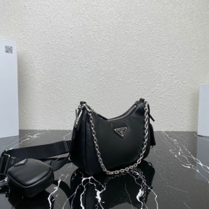 Prada re edition 2005 leather soft 22x18x6.5cm Prada shoulder bags