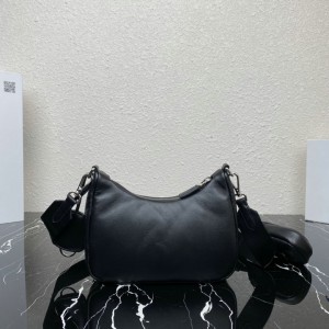 Prada re edition 2005 leather soft 22x18x6.5cm Prada shoulder bags